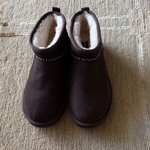 UGG x Madhappy Brown Ankle Boots with Cream Lining - size 9 - never worn